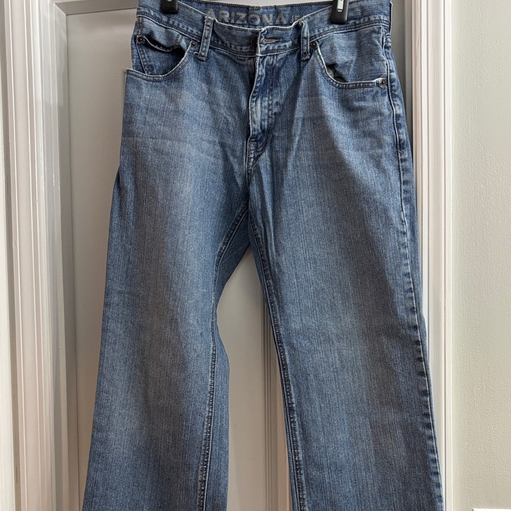 Arizona Jean Company Men’s Light Blue Loose Straight Jeans